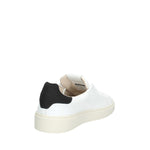 LEVANTE CALF WHITE-BLACKSneakers bassa in pelle colore bianco.